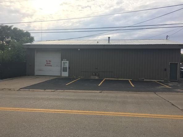 820 Robins Road , Hiawatha, IA 52233